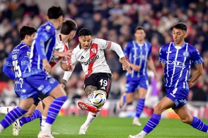 River Plate fue todo gol y es puntero