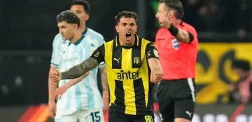 Racing va por su lugar contra Peñarol