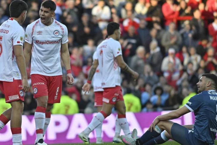 Argentinos aplastó a Racing