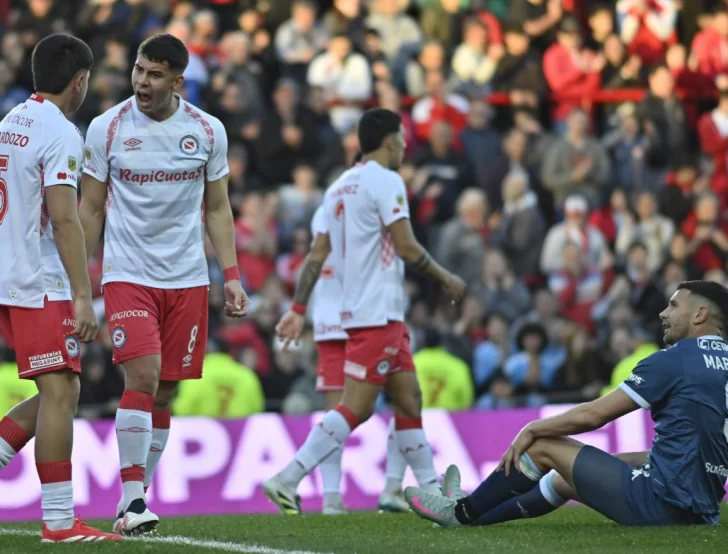 Argentinos aplastó a Racing