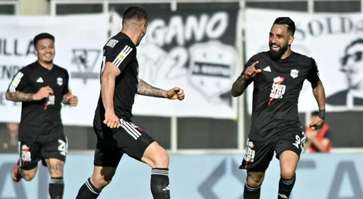 Riestra goleó y jugó para San Martín