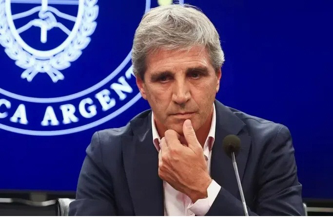 El Gobierno admite que la intervención del dólar será “coyuntural” y busca calma antes de las elecciones