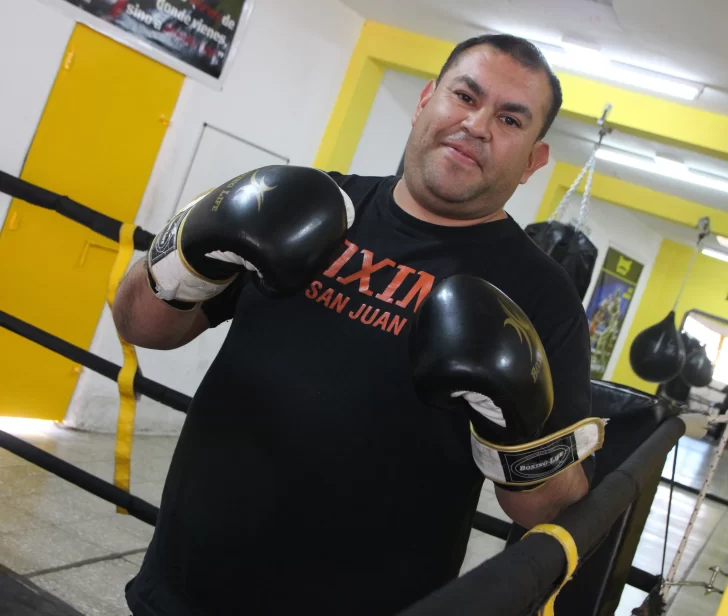 El boxeo lo alejó de la droga y, ahora, enseña este deporte a los chicos en rehabilitación