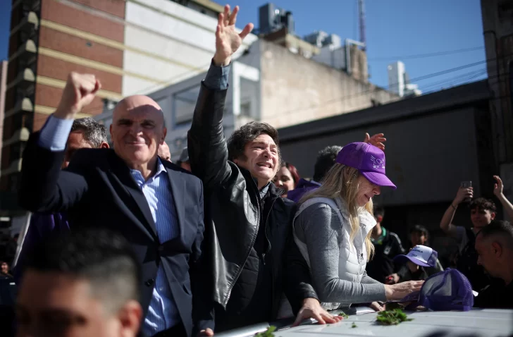 Militancia corta y sondeos que preocupan sacuden al Gobierno