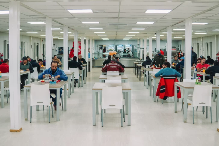 Vicuña reportó a Minería y aseguró que contrata la mayoría de San Juan