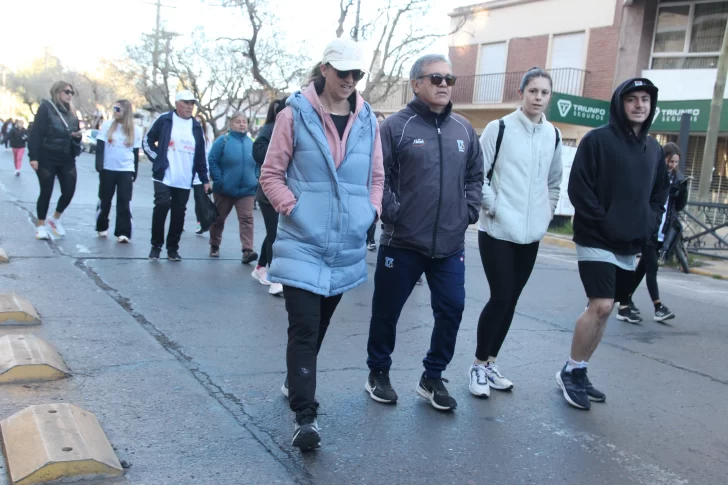 Por el Día del Nutricionista organizaron una caminata saludable donde los hombres también fueron parte