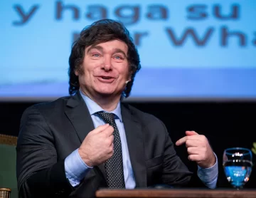 El Gobierno renovó el 60% del mega vencimiento de deuda en pesos y convalidó otra suba en la tasa de interés El Gobierno renovó el 60% del mega vencimiento de deuda en pesos y convalidó otra suba en la tasa de interés