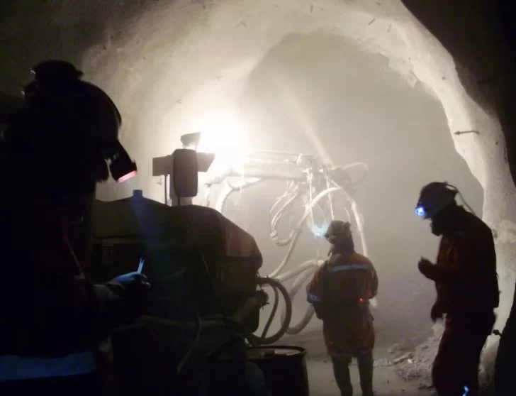 Un minero murió y buscan a cinco desaparecidos tras un sismo en Chile: “Se sentía el crujido del cerro” Un minero murió y buscan a cinco desaparecidos tras un sismo en Chile: “Se sentía el crujido del cerro”