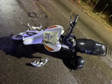 Giró en ‘U’ sin percatarse que detrás venía un motociclista y casi provocó una desgracia Giró en ‘U’ sin percatarse que detrás venía un motociclista y casi provocó una desgracia