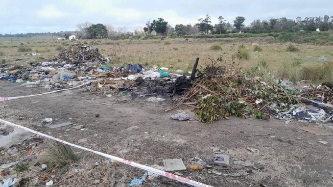 Hallaron un cuerpo calcinado y con una soga en el cuello en un descampado Hallaron un cuerpo calcinado y con una soga en el cuello en un descampado