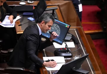 Con ayuda de gobernadores, el oficialismo ratificó el veto de Milei al aumento de las jubilaciones Con ayuda de gobernadores, el oficialismo ratificó el veto de Milei al aumento de las jubilaciones