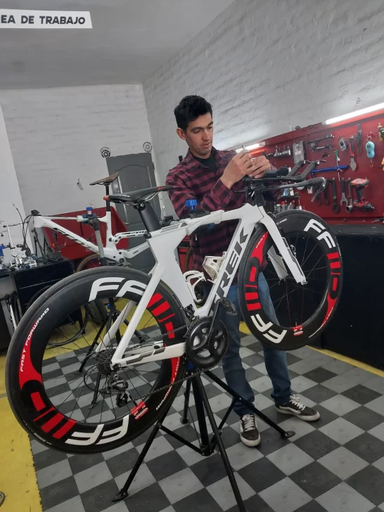 Piloto de motos, ciclista y mecánico: Matías Soto, un apasionado de las dos ruedas Piloto de motos, ciclista y mecánico: Matías Soto, un apasionado de las dos ruedas