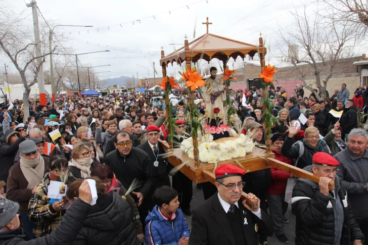 Expectativas cumplidas: hubo más fieles en la procesión de San Cayetano