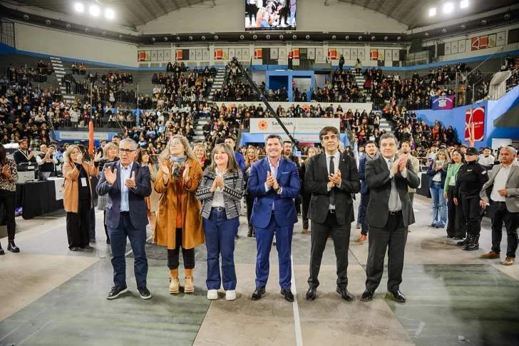 Empezó la entrega de las 30.000 computadoras para reforzar el sistema educativo