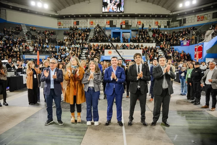 Empezó la entrega de las 30.000 computadoras para reforzar el sistema educativo