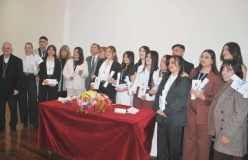 Jáchal tiene desde hace unos días 14 nuevos enfermeros universitarios Jáchal tiene desde hace unos días 14 nuevos enfermeros universitarios