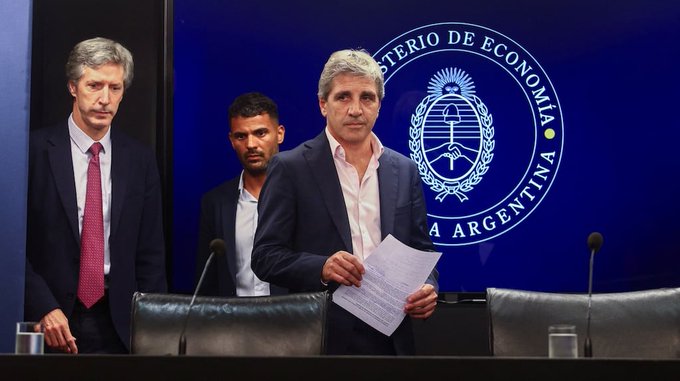 Javier Milei celebró el dato de inflación de julio y destacó el rol de Caputo en Economía