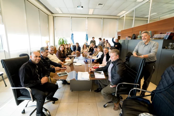 Gremios docentes negocian con Gobierno en la tercera reunión paritaria Gremios docentes negocian con Gobierno en la tercera reunión paritaria