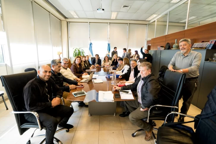 Los gremios docentes vuelven a reunirse con el Gobierno en una nueva reunión paritaria Los gremios docentes vuelven a reunirse con el Gobierno en una nueva reunión paritaria