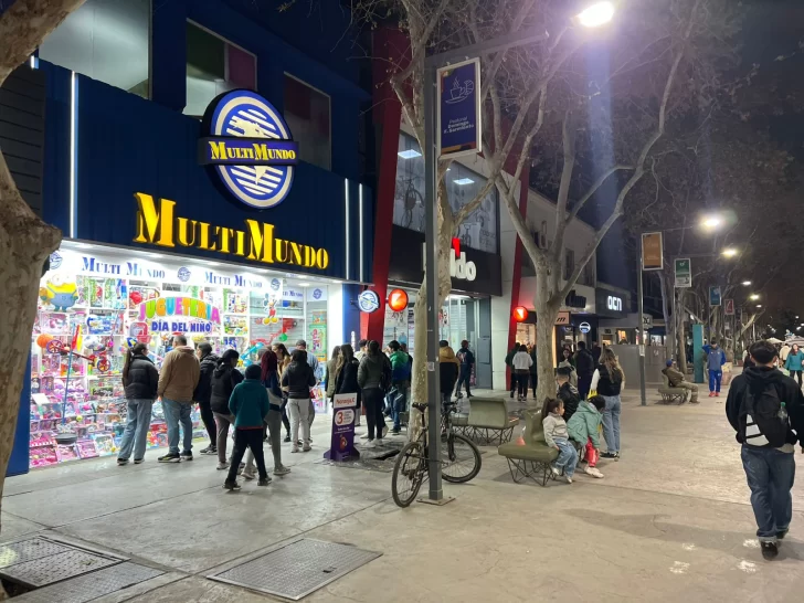 Tras una mañana tranquila, en la tarde repuntó el movimiento en el centro sanjuanino Tras una mañana tranquila, en la tarde repuntó el movimiento en el centro sanjuanino