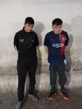 Cuatro hombres asaltaron a un Uber: lo golpearon y le robaron el celular y la billetera Cuatro hombres asaltaron a un Uber: lo golpearon y le robaron el celular y la billetera