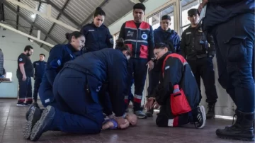 Efectivos de la Policía de San Juan recibieron una capacitación en primeros auxilios Efectivos de la Policía de San Juan recibieron una capacitación en primeros auxilios