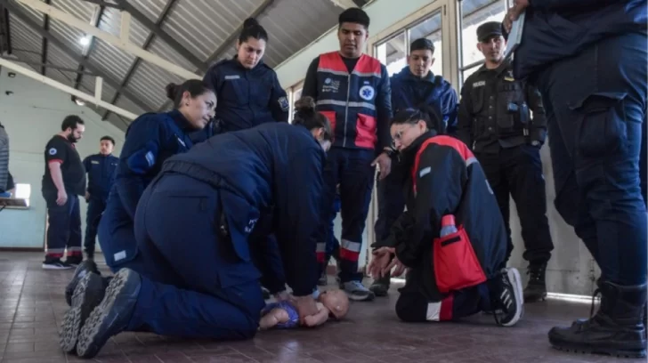 Efectivos de la Policía de San Juan recibieron una capacitación en primeros auxilios Efectivos de la Policía de San Juan recibieron una capacitación en primeros auxilios