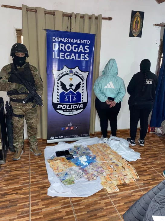 Cae detenida una mujer que tenía prisión domiciliaria: le hallaron casi medio kilo de cocaína y $400 mil Cae detenida una mujer que tenía prisión domiciliaria: le hallaron casi medio kilo de cocaína y $400 mil
