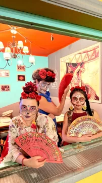 Las Beatrices hacen la previa antes de viajar a Méjico: el teatro sanjuanino, con las valijas listas