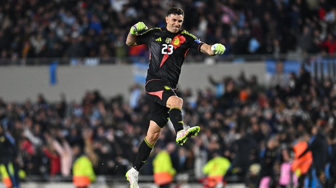 Dibu Martínez fue nominado para el Trofeo Yashin al mejor arquero del mundo Dibu Martínez fue nominado para el Trofeo Yashin al mejor arquero del mundo