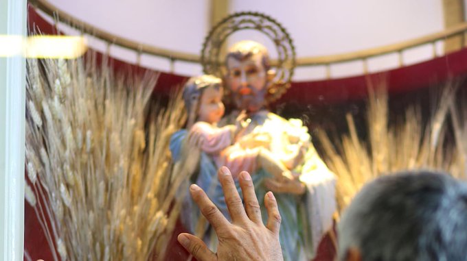 Las tres oraciones más populares para pedir pan y trabajo que se le rezan a San Cayetano Las tres oraciones más populares para pedir pan y trabajo que se le rezan a San Cayetano