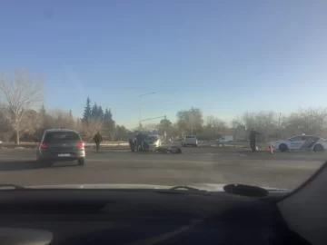 Accidente en Ruta 20 y Gorriti, con un motociclista herido Accidente en Ruta 20 y Gorriti, con un motociclista herido