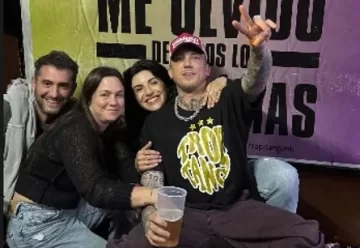 Gianinna Maradona y “El Polaco” fueron sorprendidos a los besos en el Tropitango Gianinna Maradona y “El Polaco” fueron sorprendidos a los besos en el Tropitango