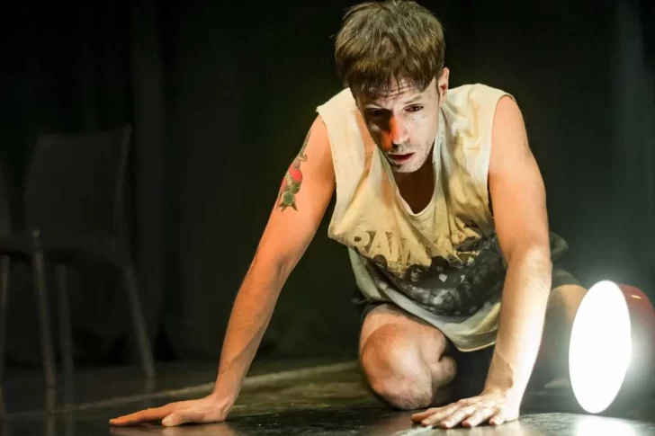 Sube a escena “El Brote”, una puesta que desafía los límites entre la realidad y la ficción