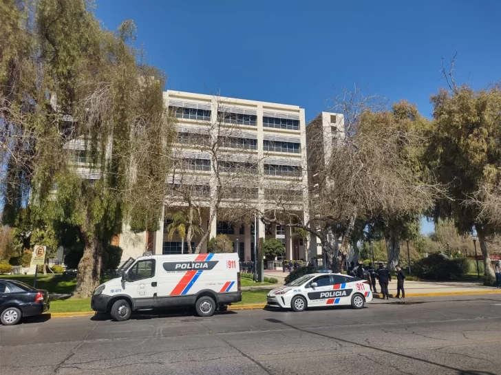 Nueva amenaza de bomba en el Centro Cívico: activaron el protocolo y evacuaron el lugar Nueva amenaza de bomba en el Centro Cívico: activaron el protocolo y evacuaron el lugar