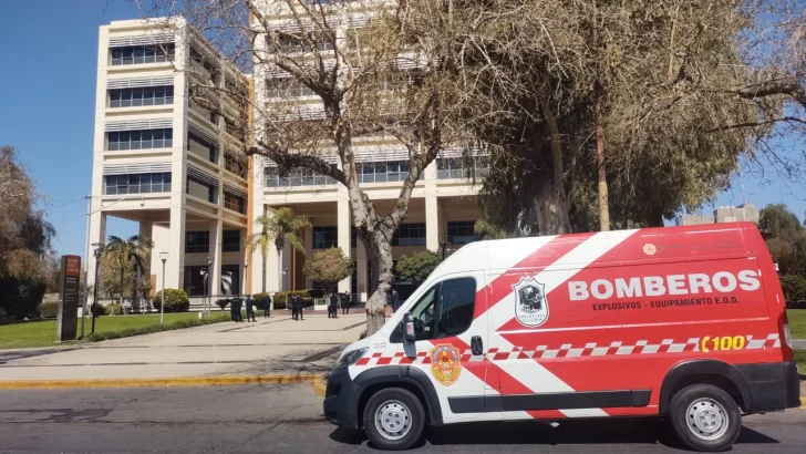 Amenaza de bomba en el Centro Cívico: confirmaron que el autor del llamado fue un niño Amenaza de bomba en el Centro Cívico: confirmaron que el autor del llamado fue un niño