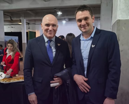 Candidatos sanjuaninos de LLA comenzaron la campaña con la sesión de fotos junto a Milei Candidatos sanjuaninos de LLA comenzaron la campaña con la sesión de fotos junto a Milei