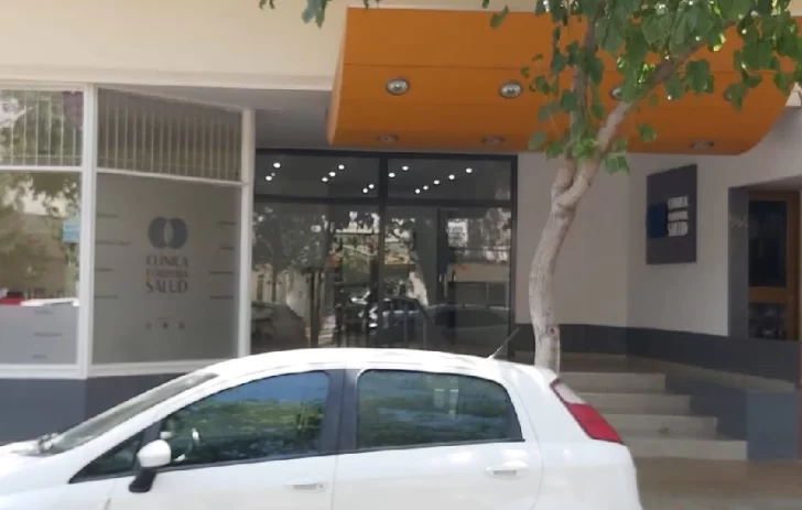 Robaron dinero y celulares de una clínica céntrica tras causar destrozos Robaron dinero y celulares de una clínica céntrica tras causar destrozos