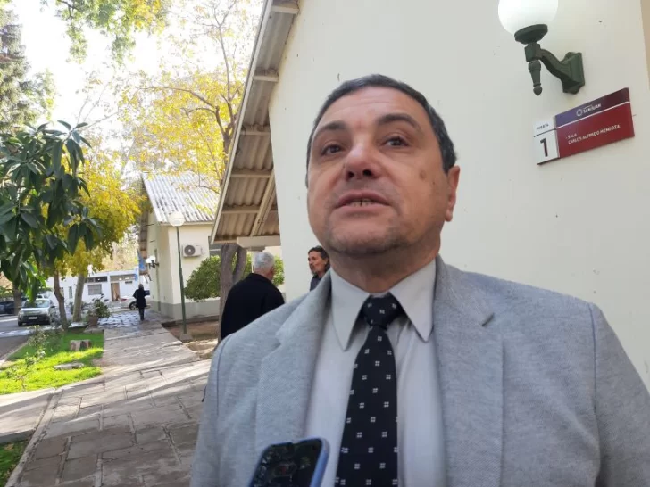 Achem le achacó a Gioja y Uñac no haber atendido reclamos históricos de docentes y recalcó lo hecho por el orreguismo Achem le achacó a Gioja y Uñac no haber atendido reclamos históricos de docentes y recalcó lo hecho por el orreguismo