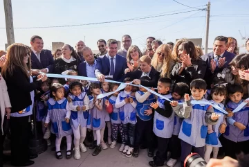 Orrego inauguró una escuela de Nivel Inicial en el barrio Pie de Palo de Caucete Orrego inauguró una escuela de Nivel Inicial en el barrio Pie de Palo de Caucete