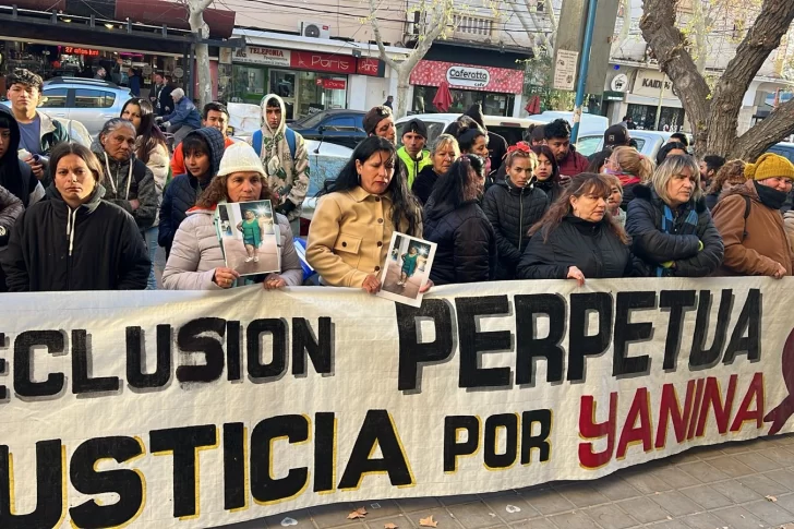 Femicidio de Yanina Pérez: afuera, la vigilia de familiares y el pedido de justicia; adentro, “El Guascazo” se violentó y aceptó perpetua