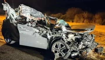Un auto impactó de lleno contra un camión y el resultado fue fatal: murió un nene de 12 años y un hombre de 64