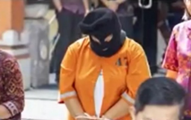 Detuvieron a una mujer que tenía cocaína en un juguete sexual que llevaba colocado en su cuerpo Detuvieron a una mujer que tenía cocaína en un juguete sexual que llevaba colocado en su cuerpo