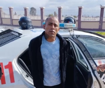 Detuvieron a un sujeto que apuntó con un cuchillo y le dio un golpe de puño a un hombre para robarle Detuvieron a un sujeto que apuntó con un cuchillo y le dio un golpe de puño a un hombre para robarle