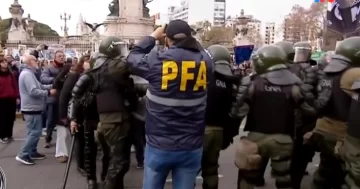 Fuerte presencia policial en el Congreso por marcha en rechazo el veto de la ley de discapacidad Fuerte presencia policial en el Congreso por marcha en rechazo el veto de la ley de discapacidad