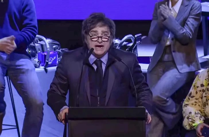 Milei acusó al kirchnerismo de dedicarse “a sembrar caos”: “Nada nos va a asustar”