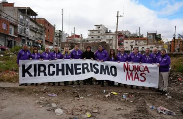 Milei inauguró la campaña bonaerense con una foto en La Matanza junto a sus candidatos Milei inauguró la campaña bonaerense con una foto en La Matanza junto a sus candidatos