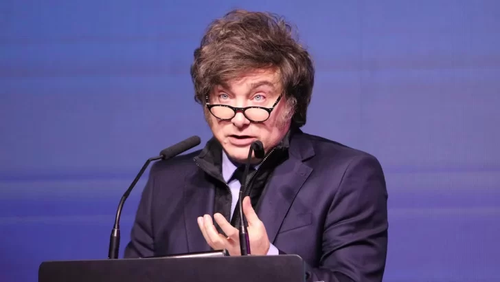 Milei analiza incluir en el Presupuesto el proyecto que busca promover el uso de “dólares del colchón”