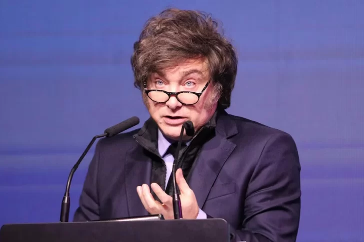 Milei analiza incluir en el Presupuesto el proyecto que busca promover el uso de “dólares del colchón”