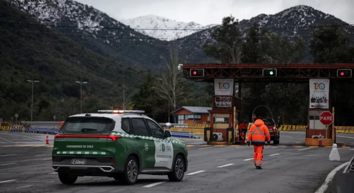 Encontraron el cuerpo de uno de los cinco mineros chilenos atrapados en El Teniente Encontraron el cuerpo de uno de los cinco mineros chilenos atrapados en El Teniente